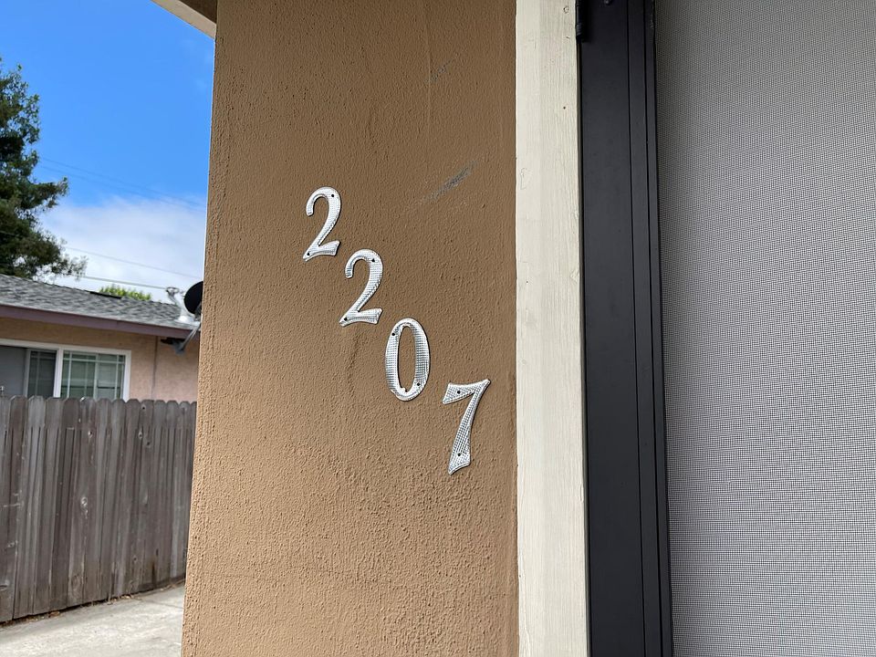 1st image of 2207 Chanticleer Ave