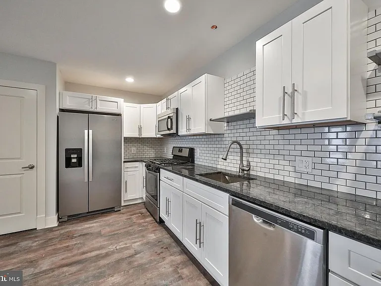 1320 N Franklin St #4B — Photo 5