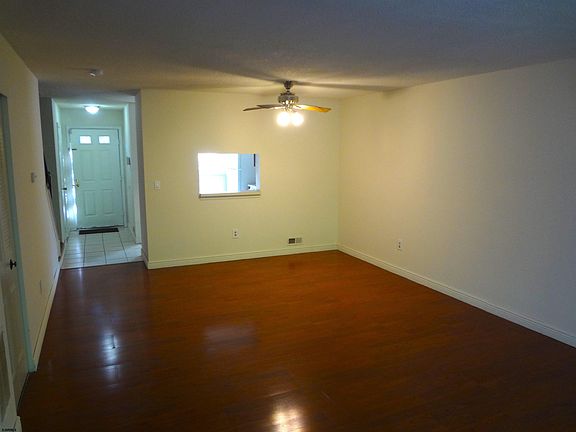 2nd image of 137 Rumson Dr #137