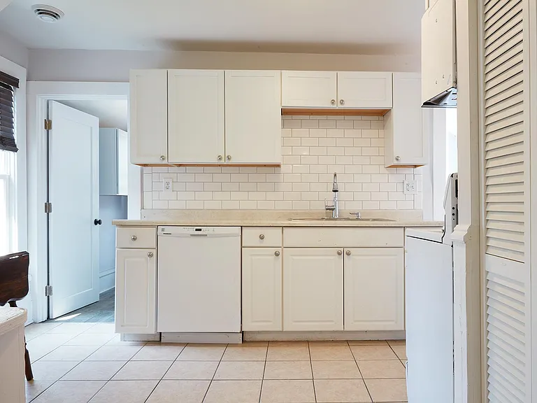 1412 Monroe St NE — Photo 7