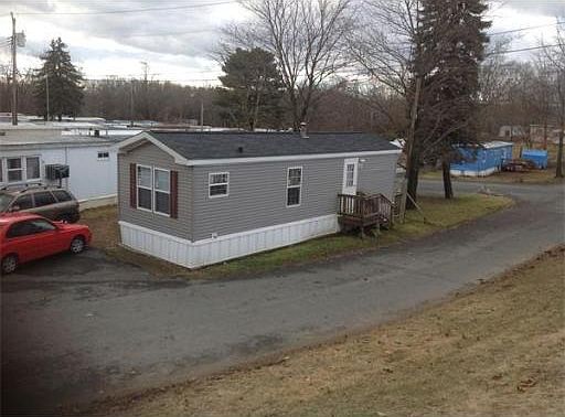 2nd image of 229 Miller St Trlr D1