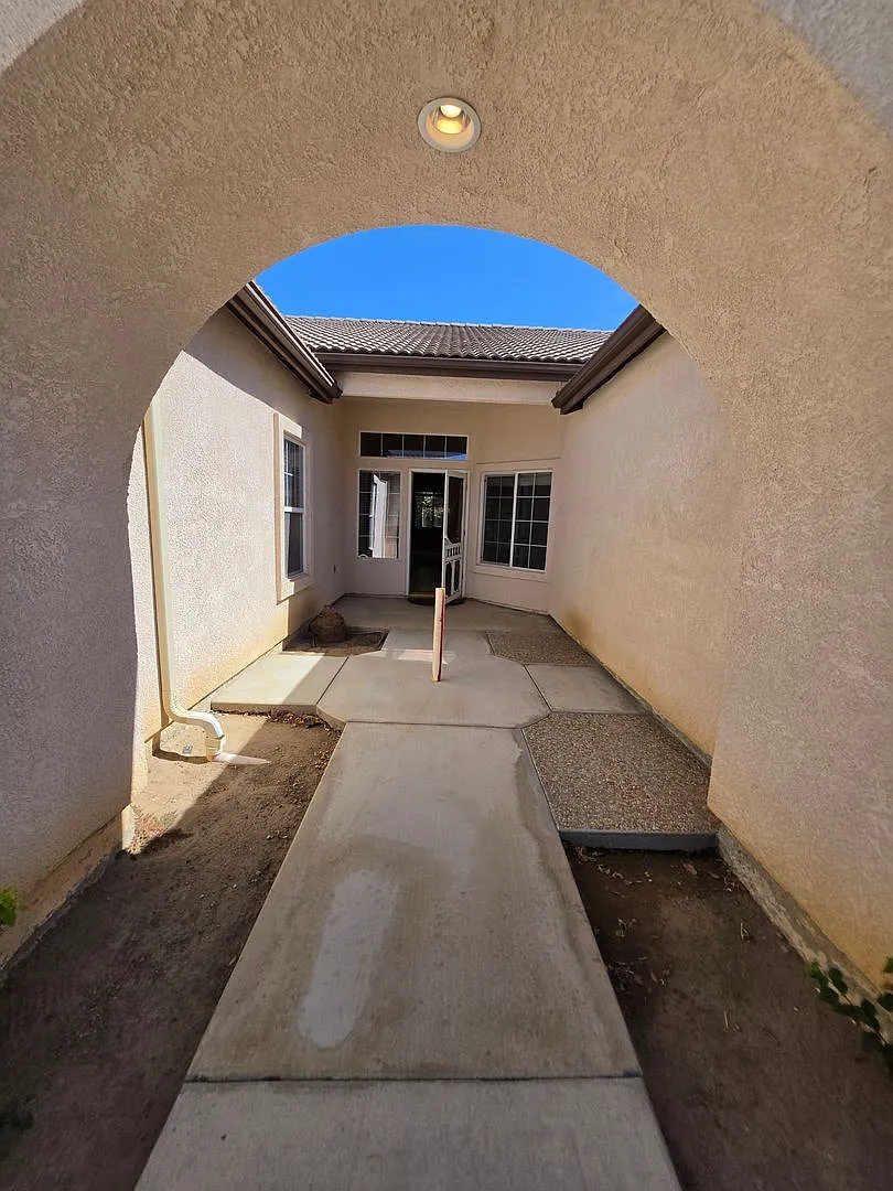 Best Deal on this spacious 3 BD 2.5 BA Home in NW Bakersfield — Photo 3