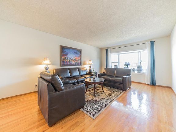 2nd image of 2550 Tipperary Ave