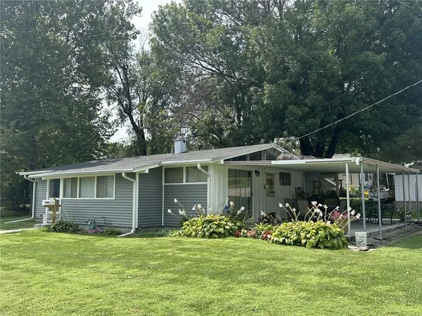 1301 Savannah St, Mound City, MO 64470