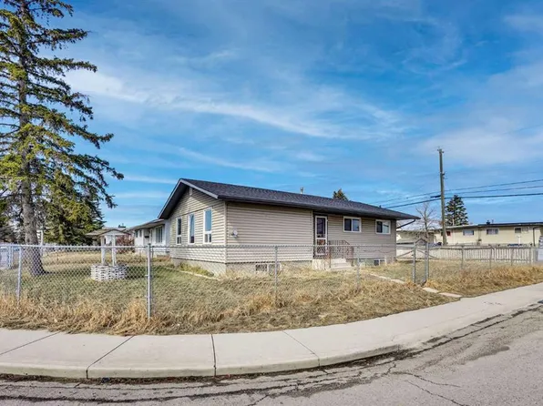 1004 E Penrith Cres SE, Calgary, AB T2A 2H7