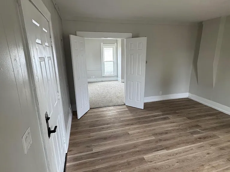 1135 N Bell St — Photo 3
