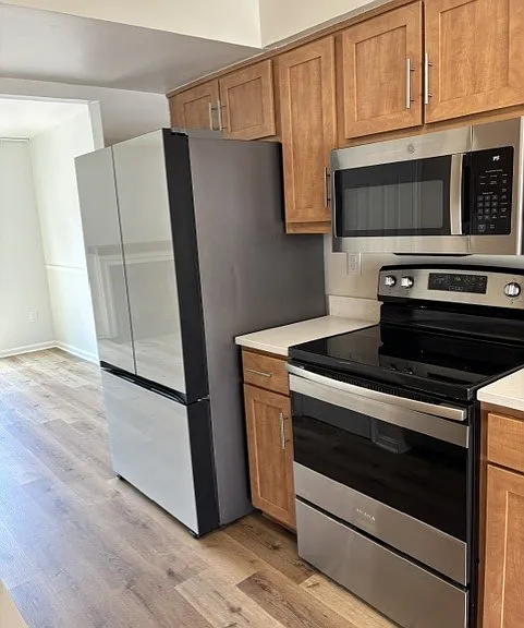 1806 Glendale Ln — Photo 5