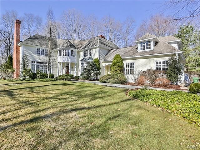 Stunning 5 bedroom colonial on a cul-de-sac