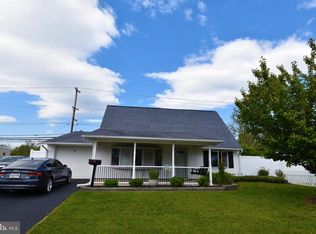 6 Cliff Rd, Levittown, PA 19057