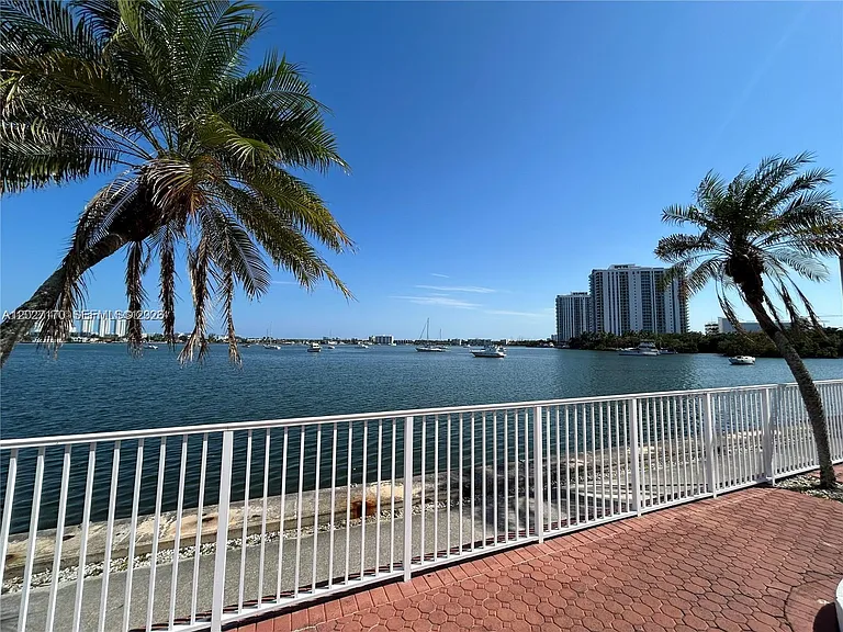 2910 Point East Dr #M609 — Photo 4