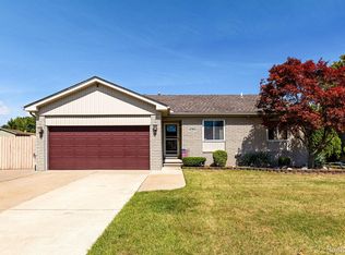 27015 Clark Cir, Chesterfield, MI