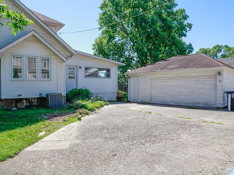 20 Corona Ave — Photo 3