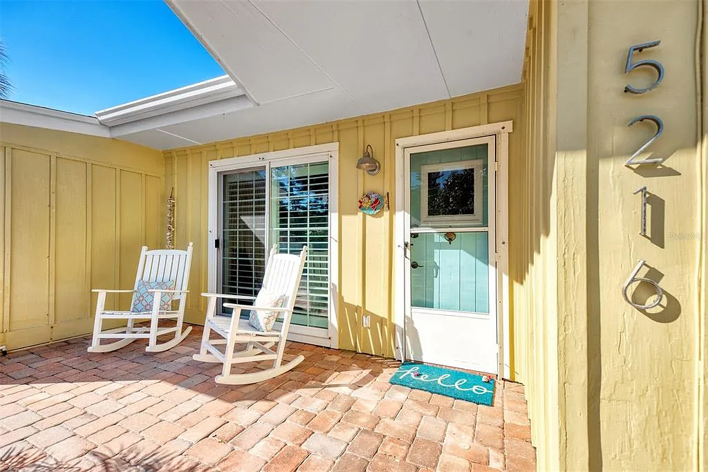 3 bed, 2.0 bath, 1290 sqft, $8,500 — Photo 4
