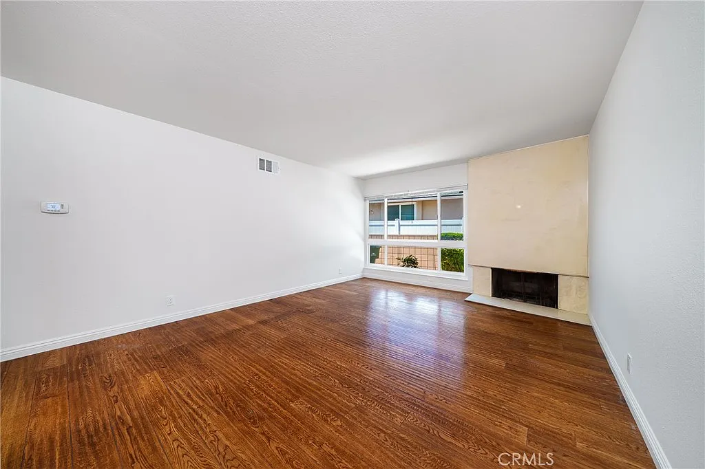 Building Photo - 1530 Elmsford Ave