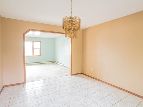 5th image of 14 Woodstock Ln