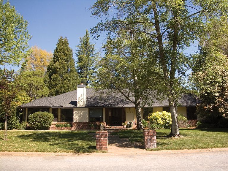 1st image of 2858 Royal Park Dr