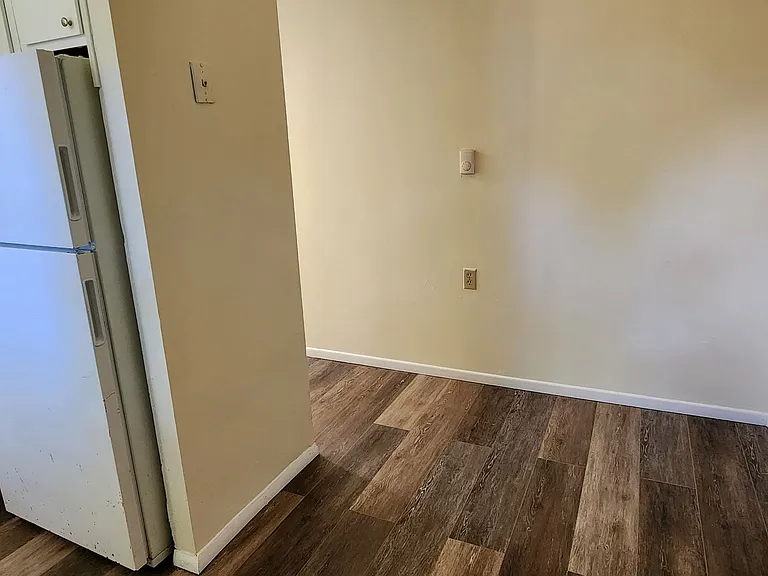 39 Medbury Ave — Photo 16