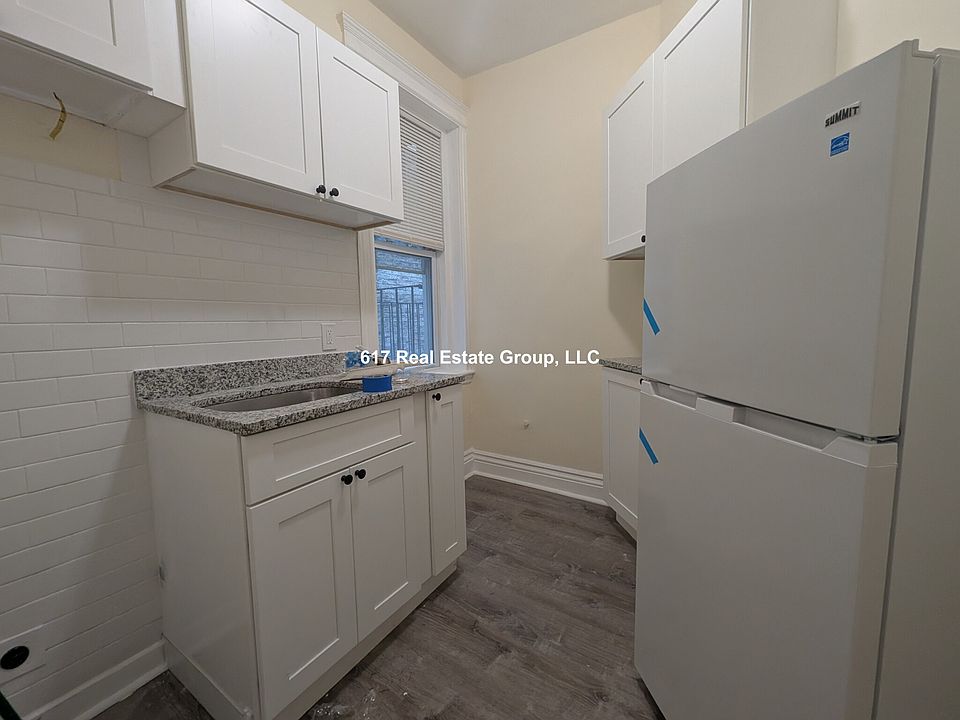 1st image of 31 Park Dr APT 23