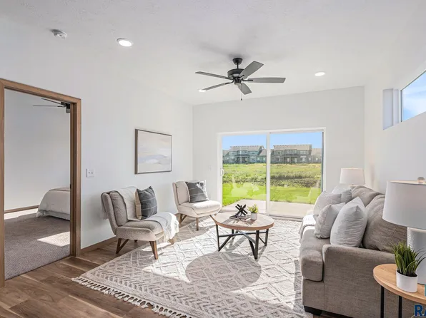 5401 S Teskey Pl, Sioux Falls, SD 57108