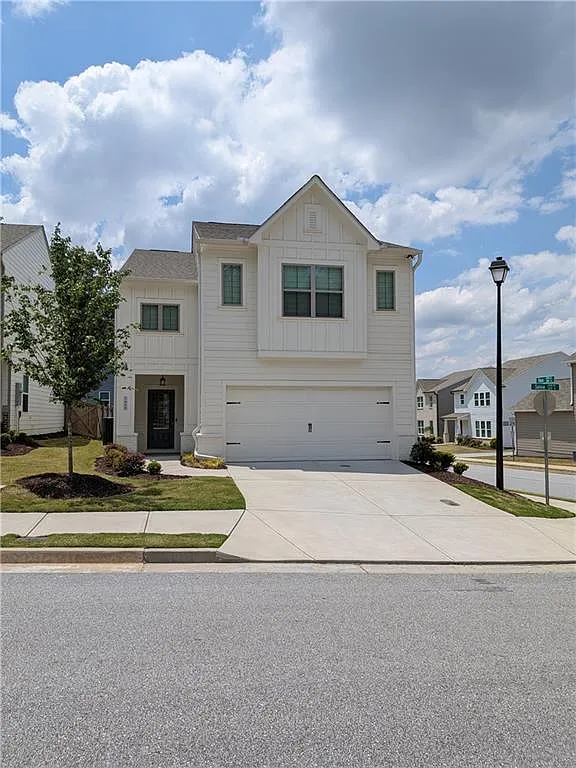4 bed, 2.5 bath, 2482 sqft, $2,700 — Photo 1