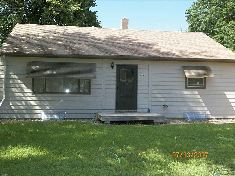 1st image of 212 E 2nd Ave