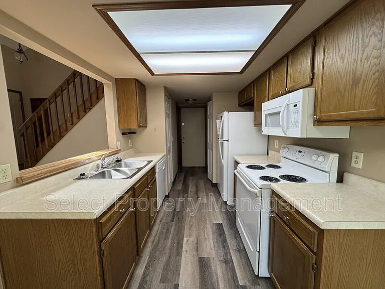 4904 Pinebrook Dr — Photo 5