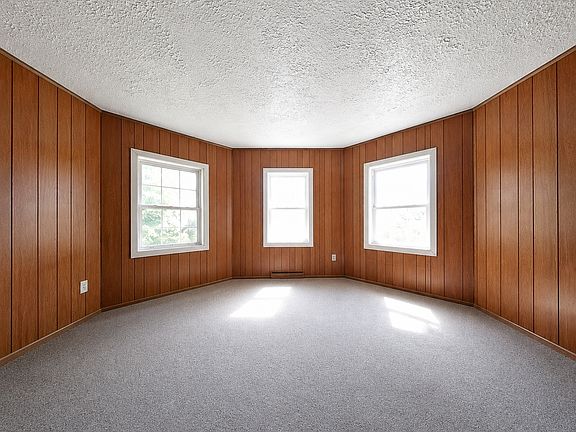 2nd image of 136 N Grant Ave
