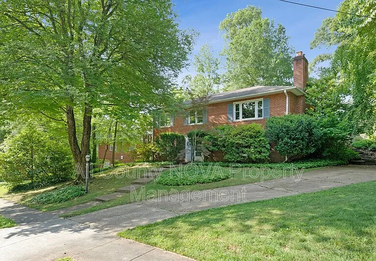 3160 Ravenwood Dr — Photo 1