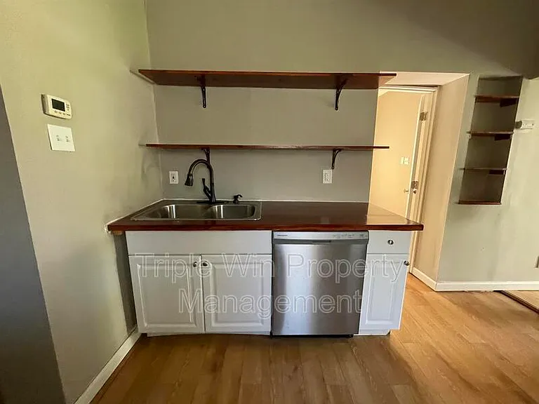 4831 Oldenburg Ave — Photo 10