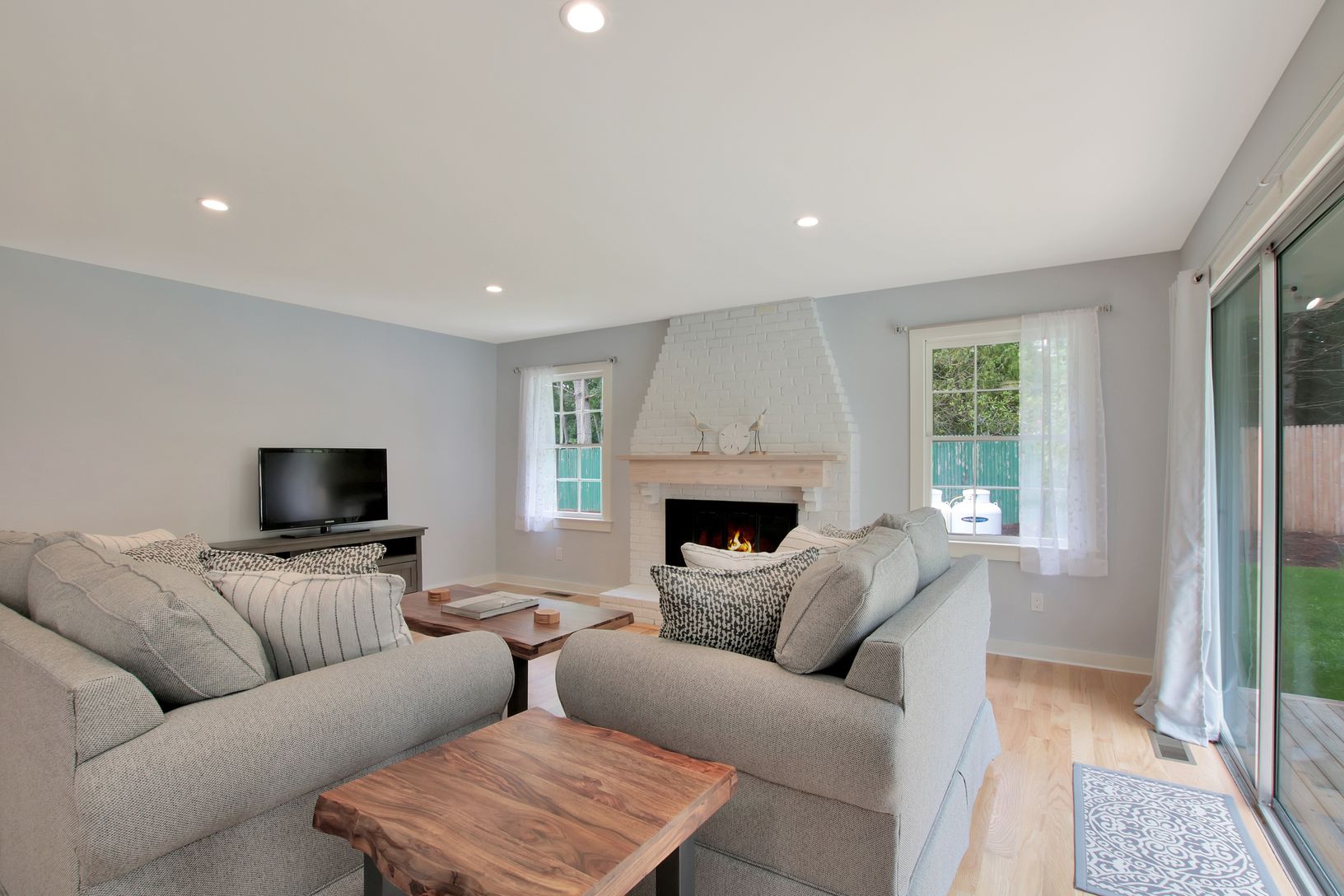  Living Room with Fireplace