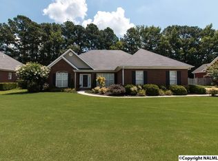 1112 Ridgecrest Ln NE, Hartselle, AL 35640