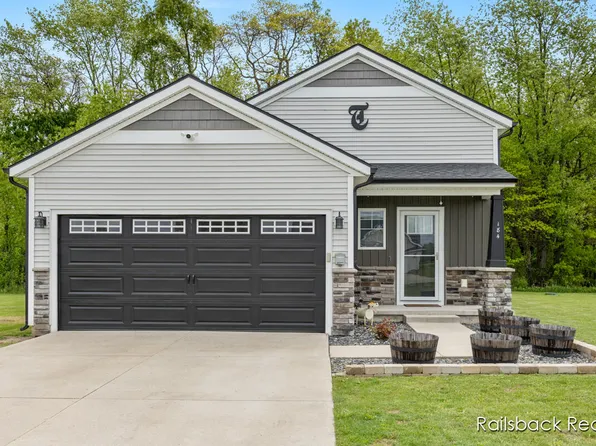 184 Dana Ln, Sand Lake, MI 49343