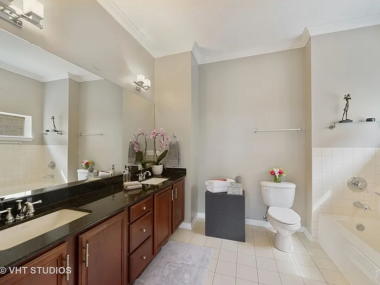 2041 W Warren Blvd #A — Photo 16