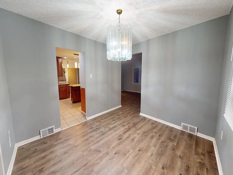 669 N Henderson Rd — Photo 11