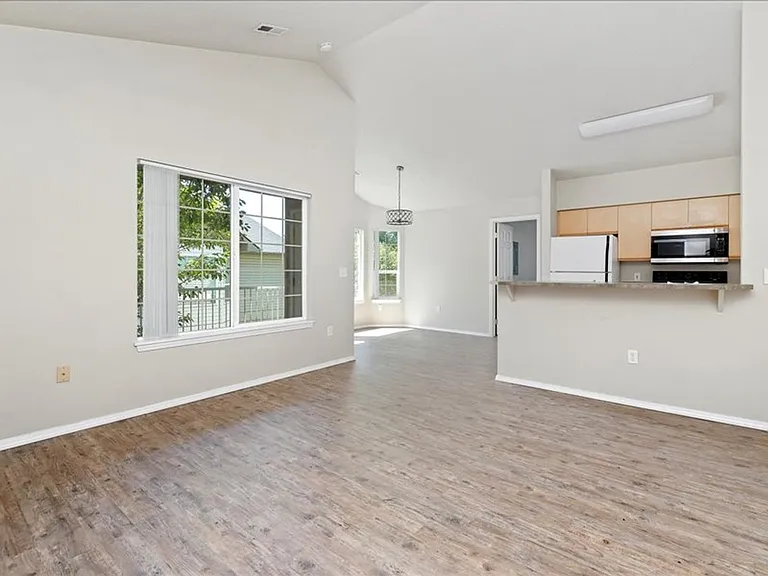 121 N Avenger Ln — Photo 4