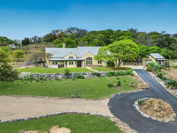 116 Homestead Park Rd N, Comfort, TX 78013