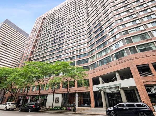 211 E Ohio St APT 817, Chicago, IL 60611