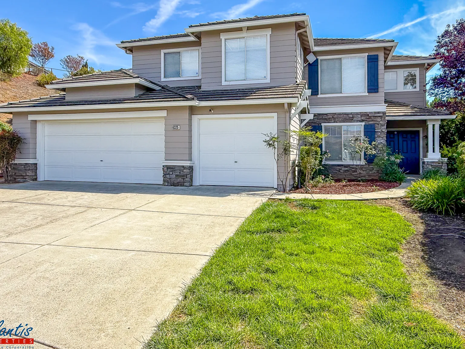 4 bed, 2246 sqft, $5,895 — Photo 2