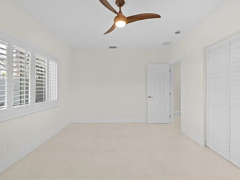 1635 Seabreeze Blvd — Photo 8