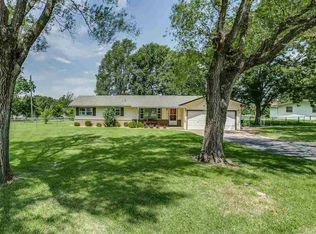 823 N Prosperity Ln, Andover, KS 67002