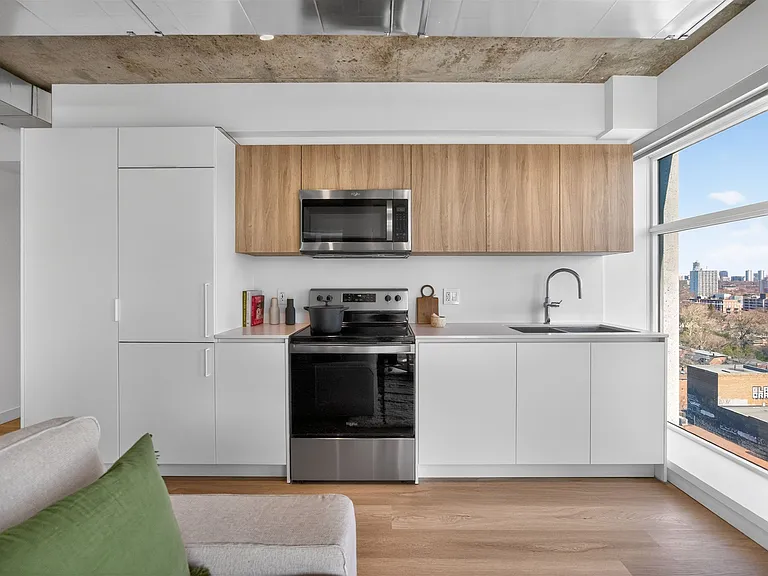 748 Bathurst St — Photo 8