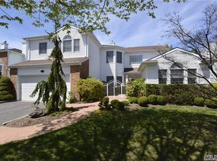 154 Country Club Dr, Commack, NY 11725