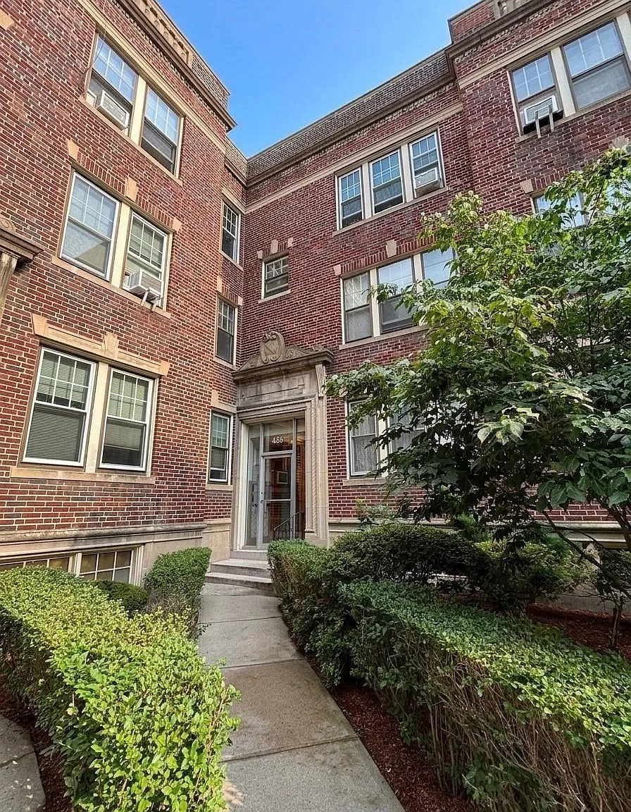 2 bed, 995 sqft, $3,400 — Photo 1