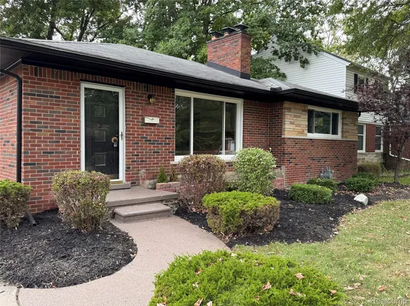 20618 Woodside St, Harper Woods, MI 48225