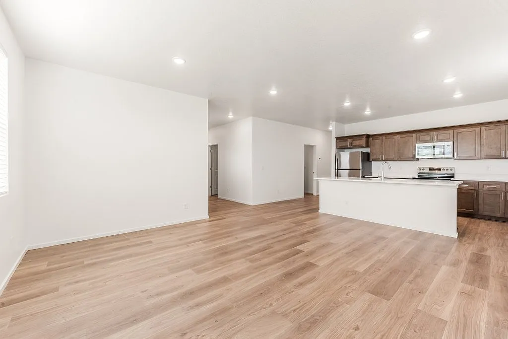 3 bed, 1457 sqft, $2,495 — Photo 4