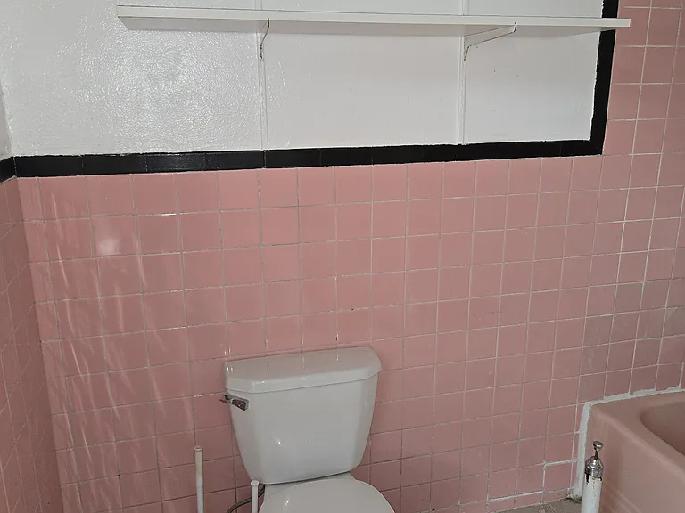 1076 Forest Rd #4 — Photo 14