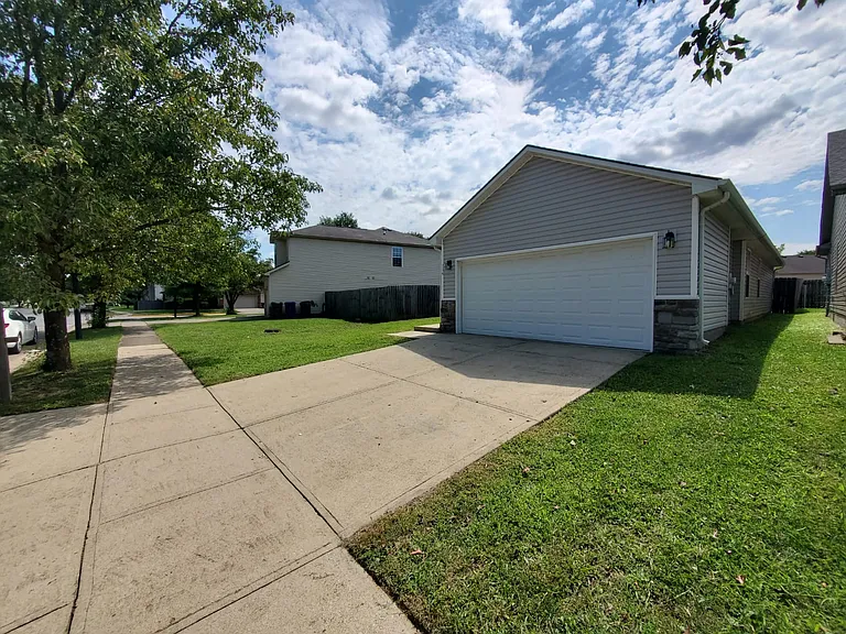 204 Lucille Dr — Photo 36