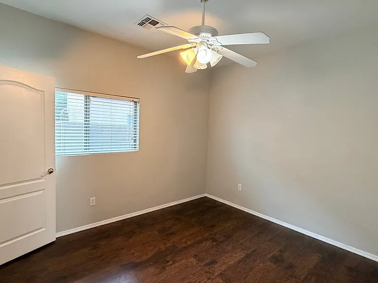689 E Springfield Pl — Photo 11