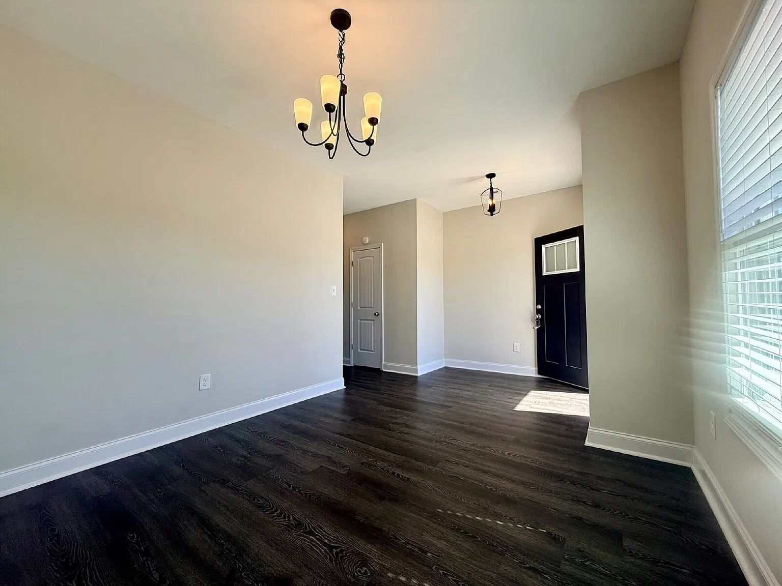 4 bed, 2.5 bath, 2052 sqft, $1,950 — Photo 4