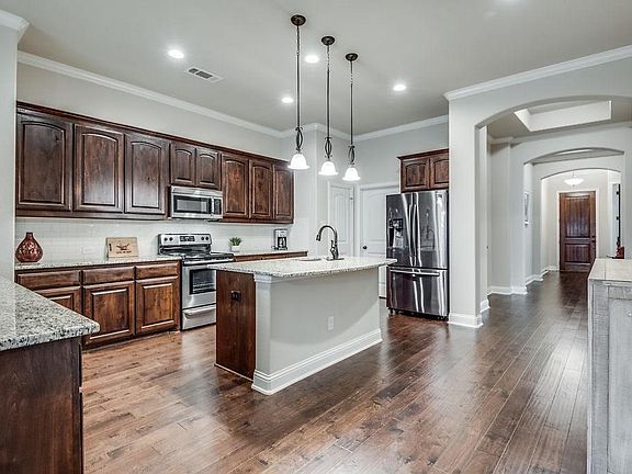 4th image of 227 Valley View Dr